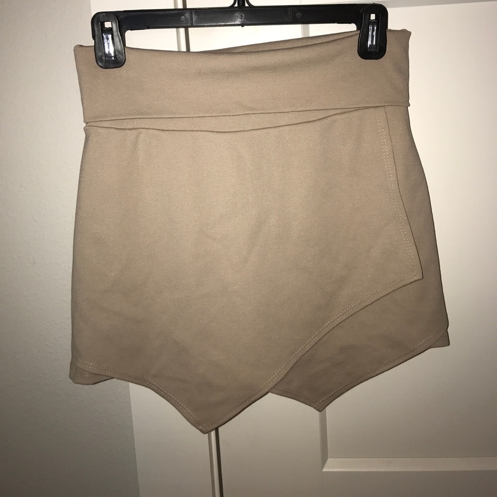 Soho Leyva's Skort Khacki