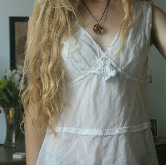 Light summer sleeveless blouse - Picture 1 of 3