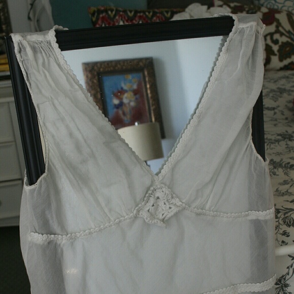 Light summer sleeveless blouse - Picture 2 of 3