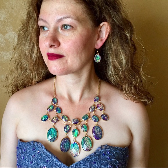 Jewelry - Opalescent Color Shift Necklace Set