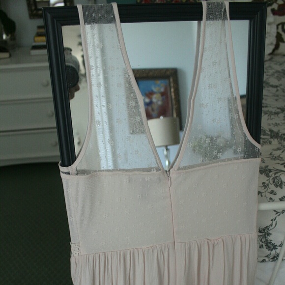 Delicate pink lace dress - Picture 3 of 3