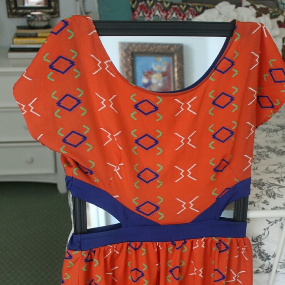 Funky cut out dress - Picture 3 of 3