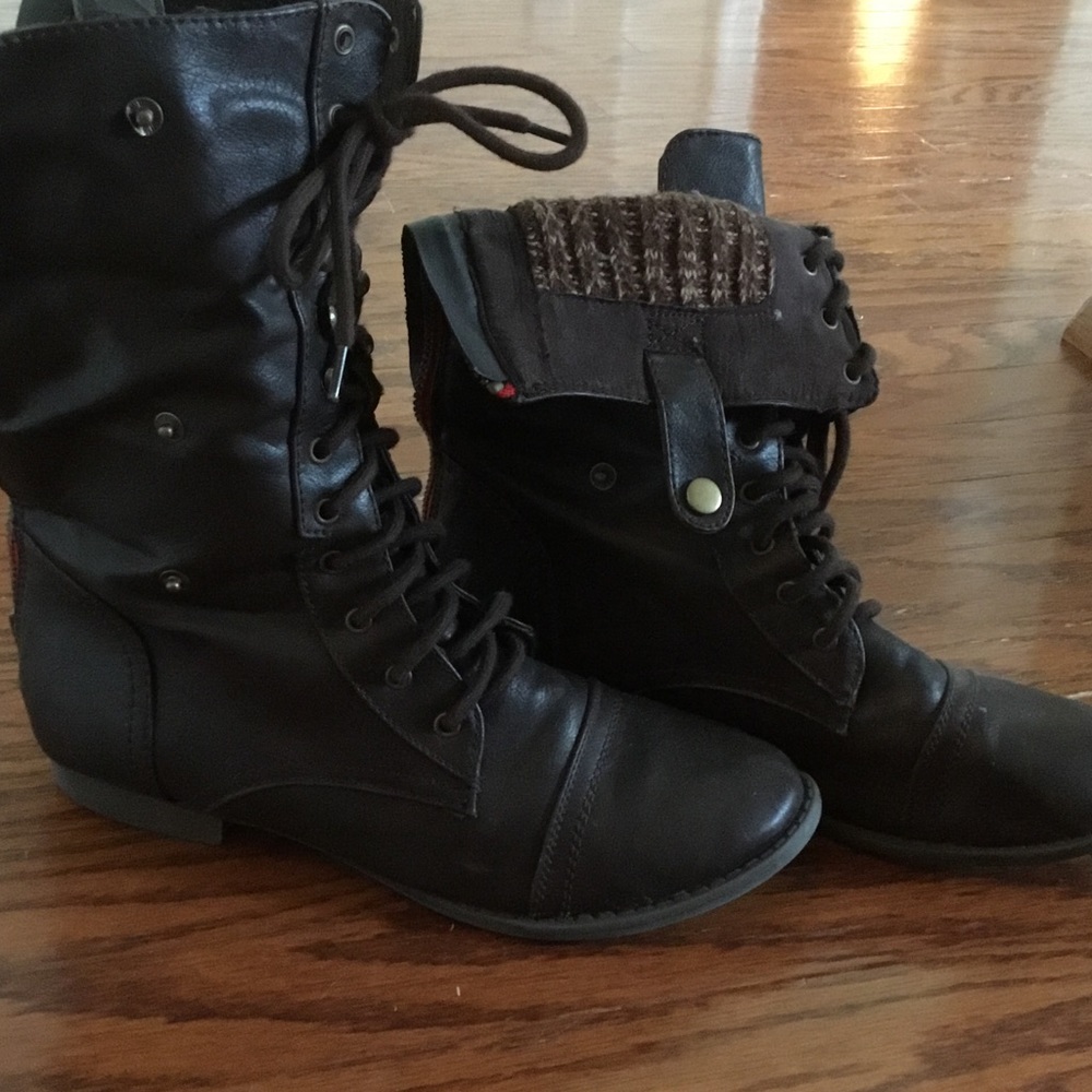 Combat boots