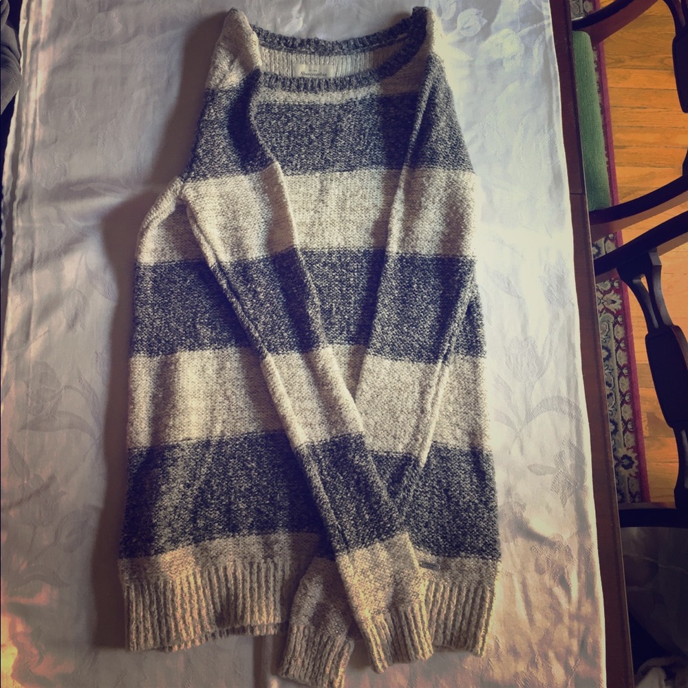 ABERCROMBIE AND FITCH oversized sweater