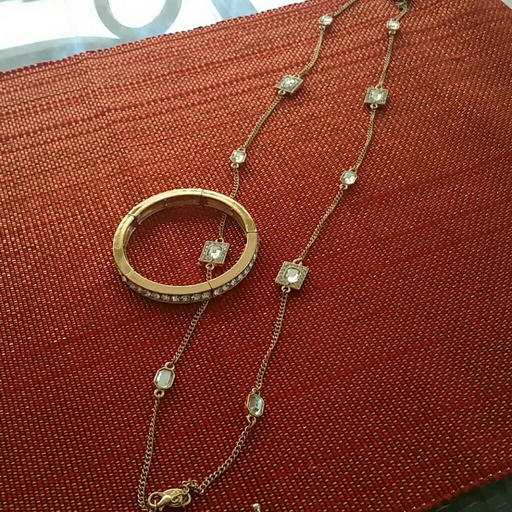 Bracelet and necklace set