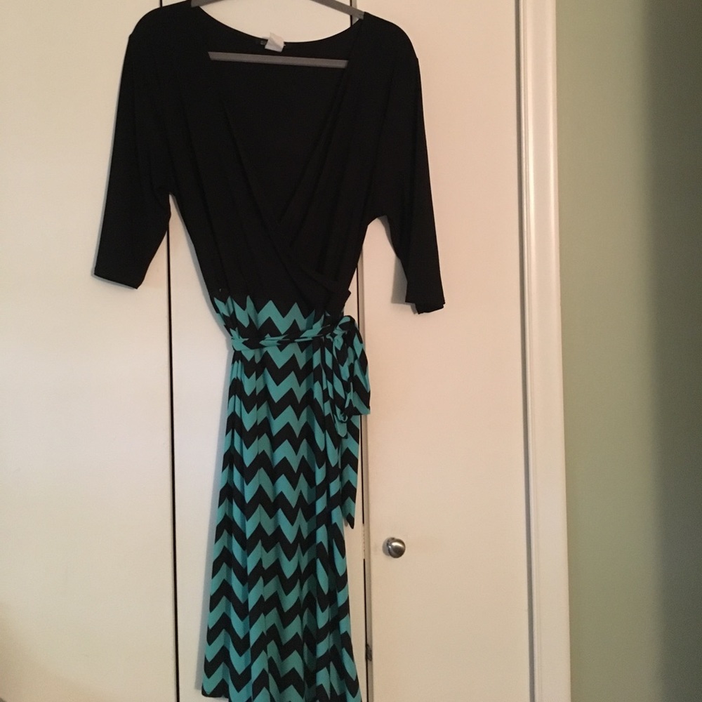 ❤️super cute teal & black chevron faux wrap dress