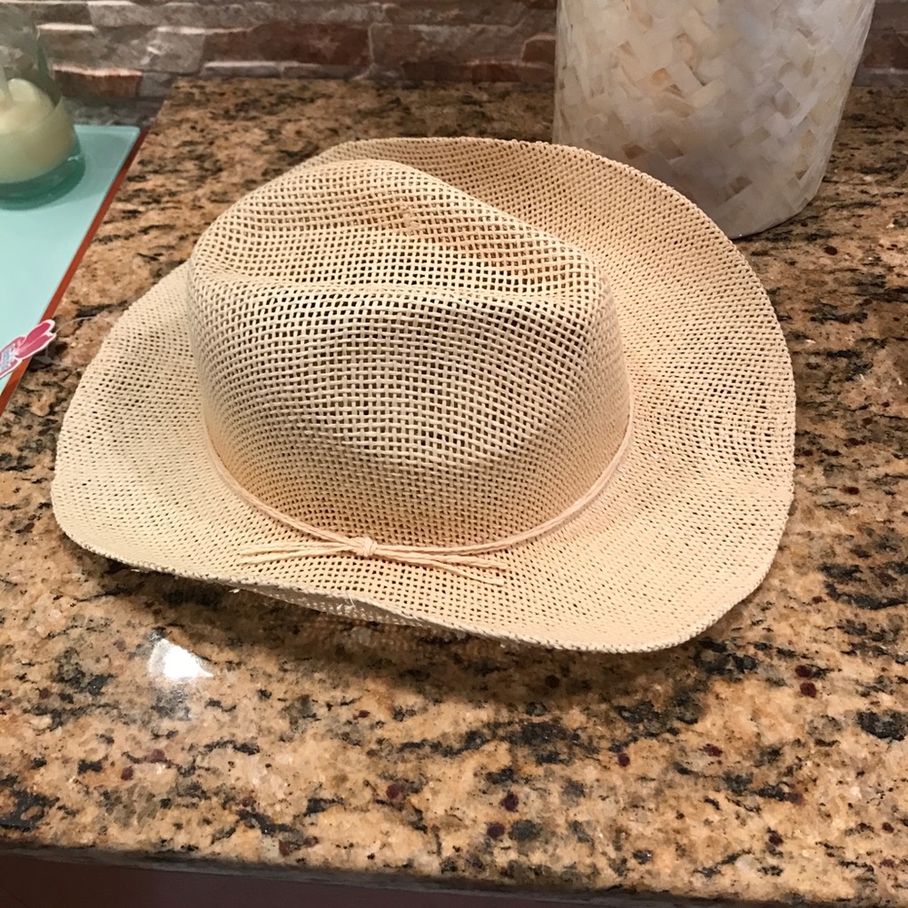 Cowboy hat/ Straw hat