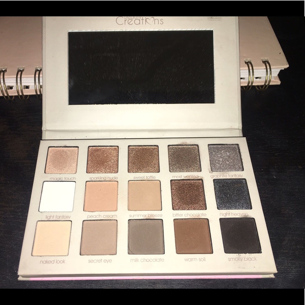 Nude eyeshadow palette