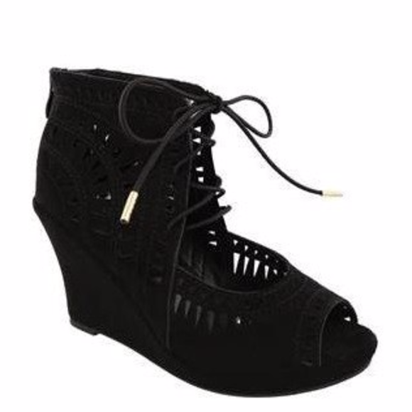 SALE  Black Wedges - Picture 3 of 6
