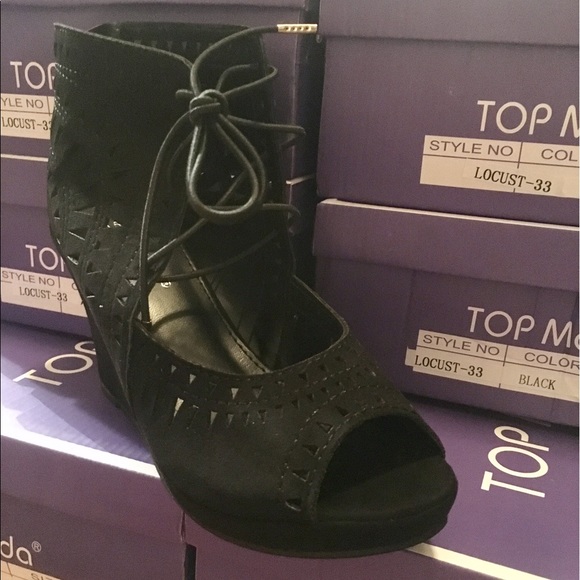 SALE  Black Wedges - Picture 2 of 6