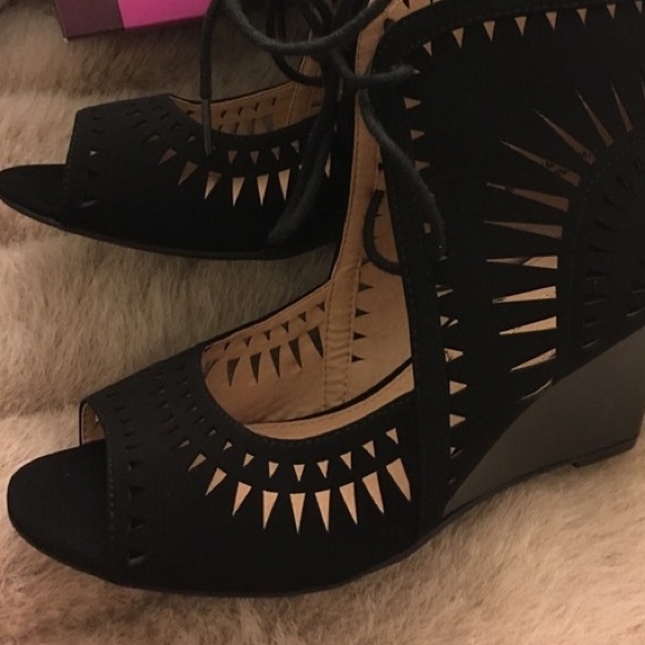 SALE  Black Wedges - Picture 6 of 6