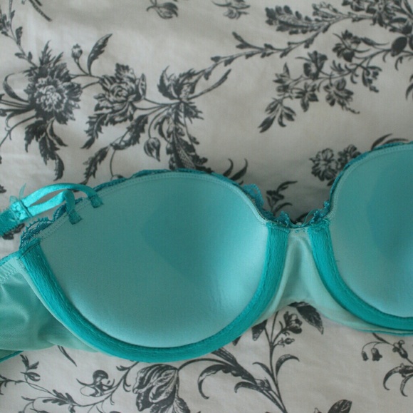 Lacy Blue Bra - Picture 2 of 4