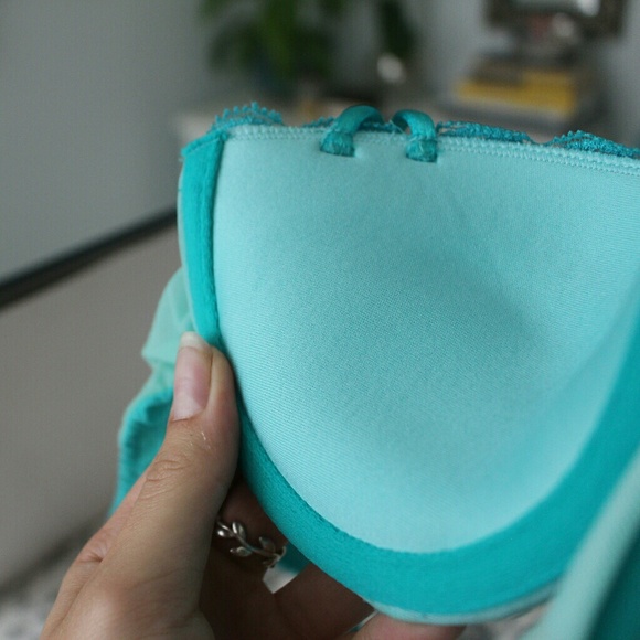 Lacy Blue Bra - Picture 3 of 4