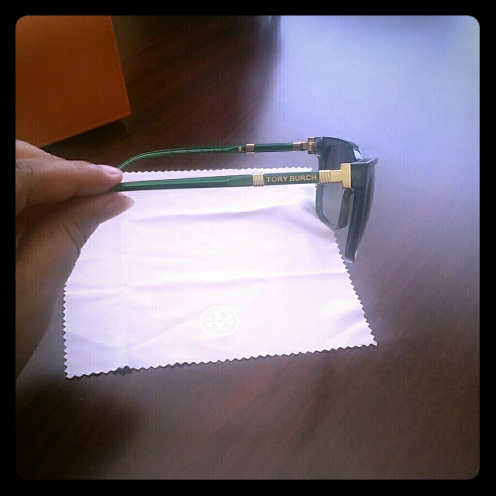 Tory Burch Sunglasses - Picture 3 of 6