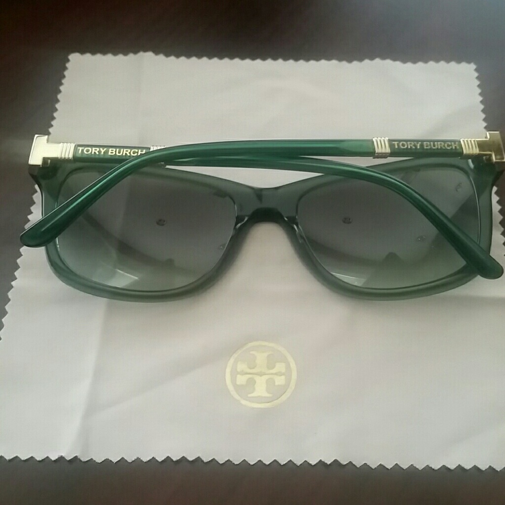 Tory Burch Sunglasses - Picture 4 of 6