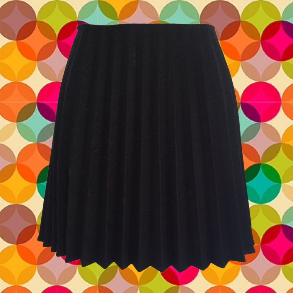Theory black pleated skirt - schoolgirl style!