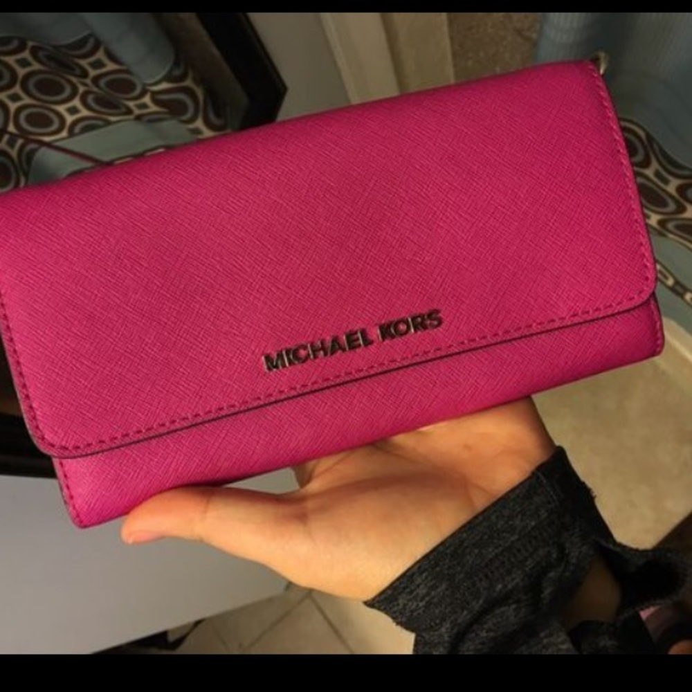 Michael Kors Crossbody Wallet