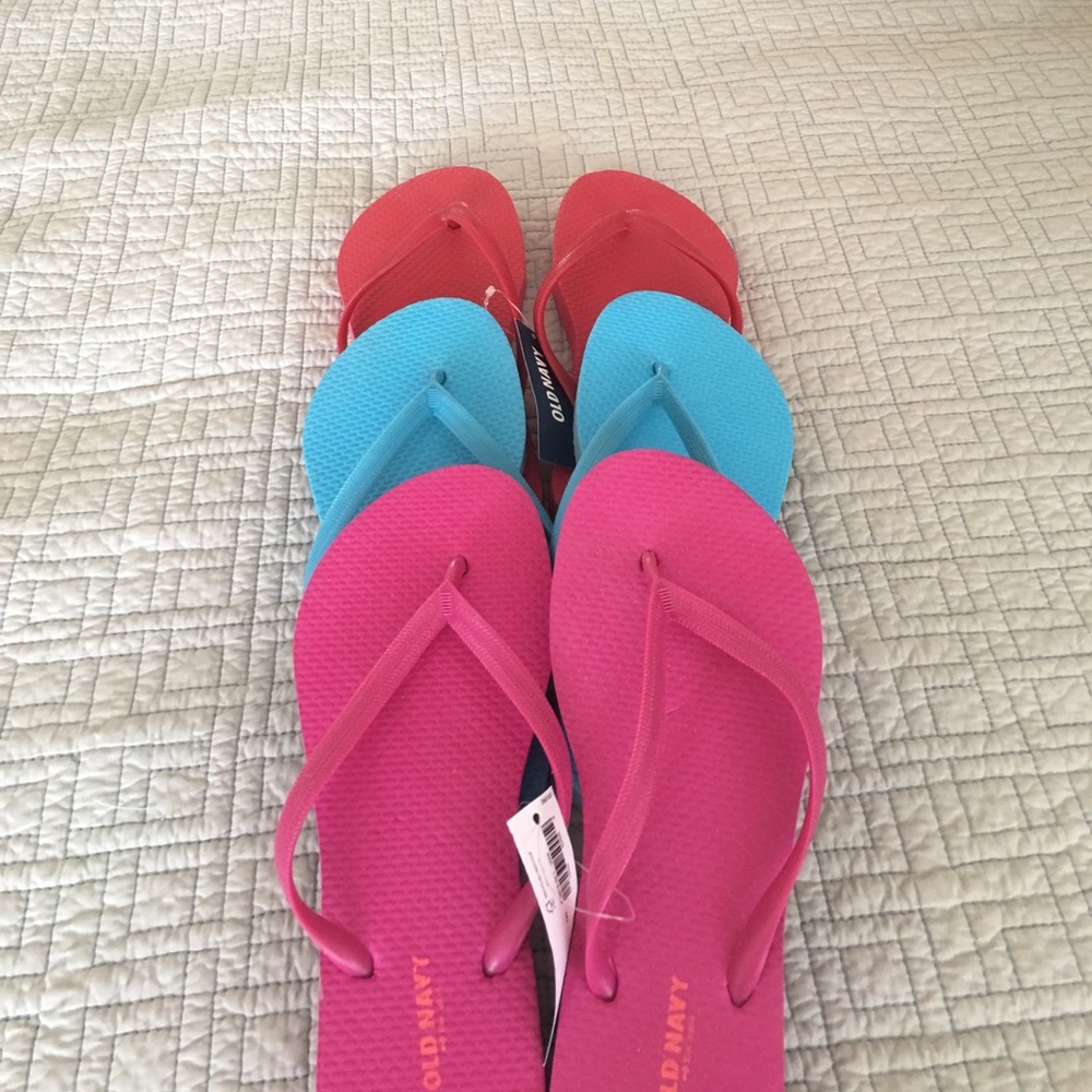 Bundle of 3 flip flops