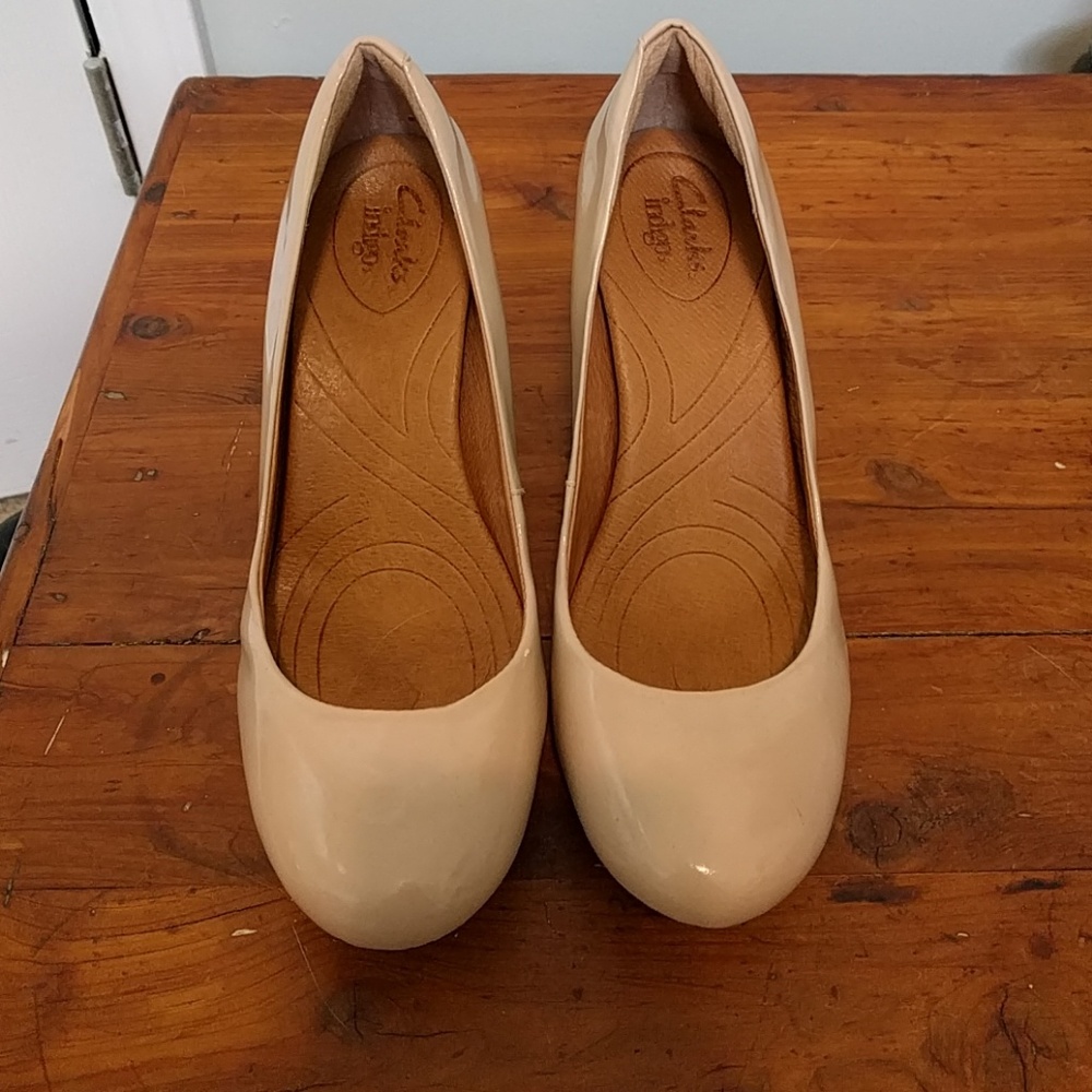 SALE!! Clarks Indigo patent comfort heels