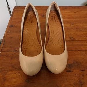 SALE!! Clarks Indigo patent comfort heels