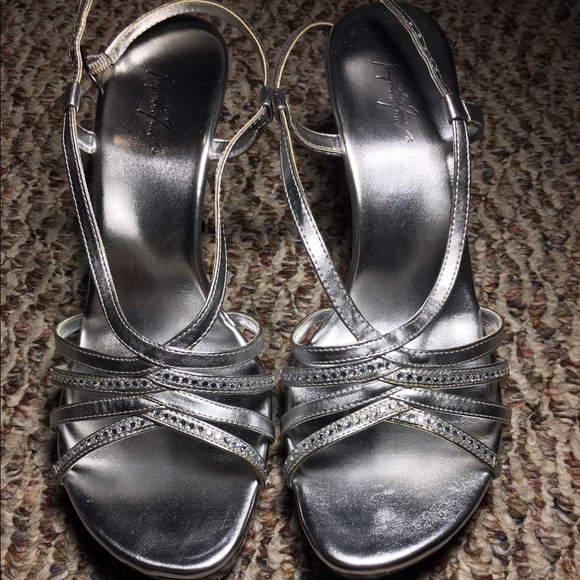 Jacqueline Ferrar Groove Strappy Silver Heels - Picture 1 of 8