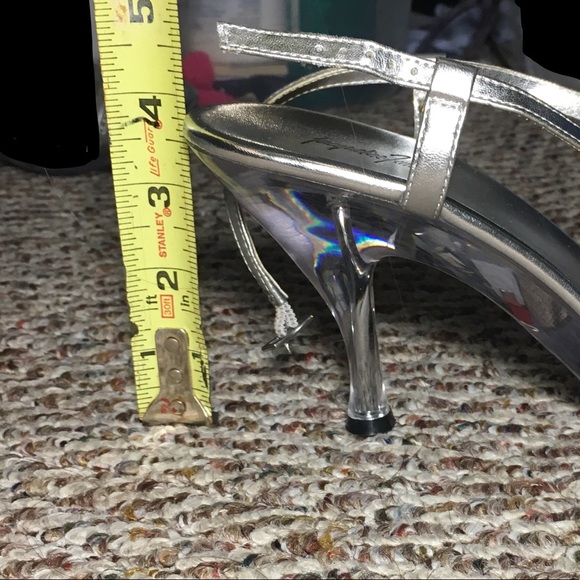 Jacqueline Ferrar Groove Strappy Silver Heels - Picture 3 of 8