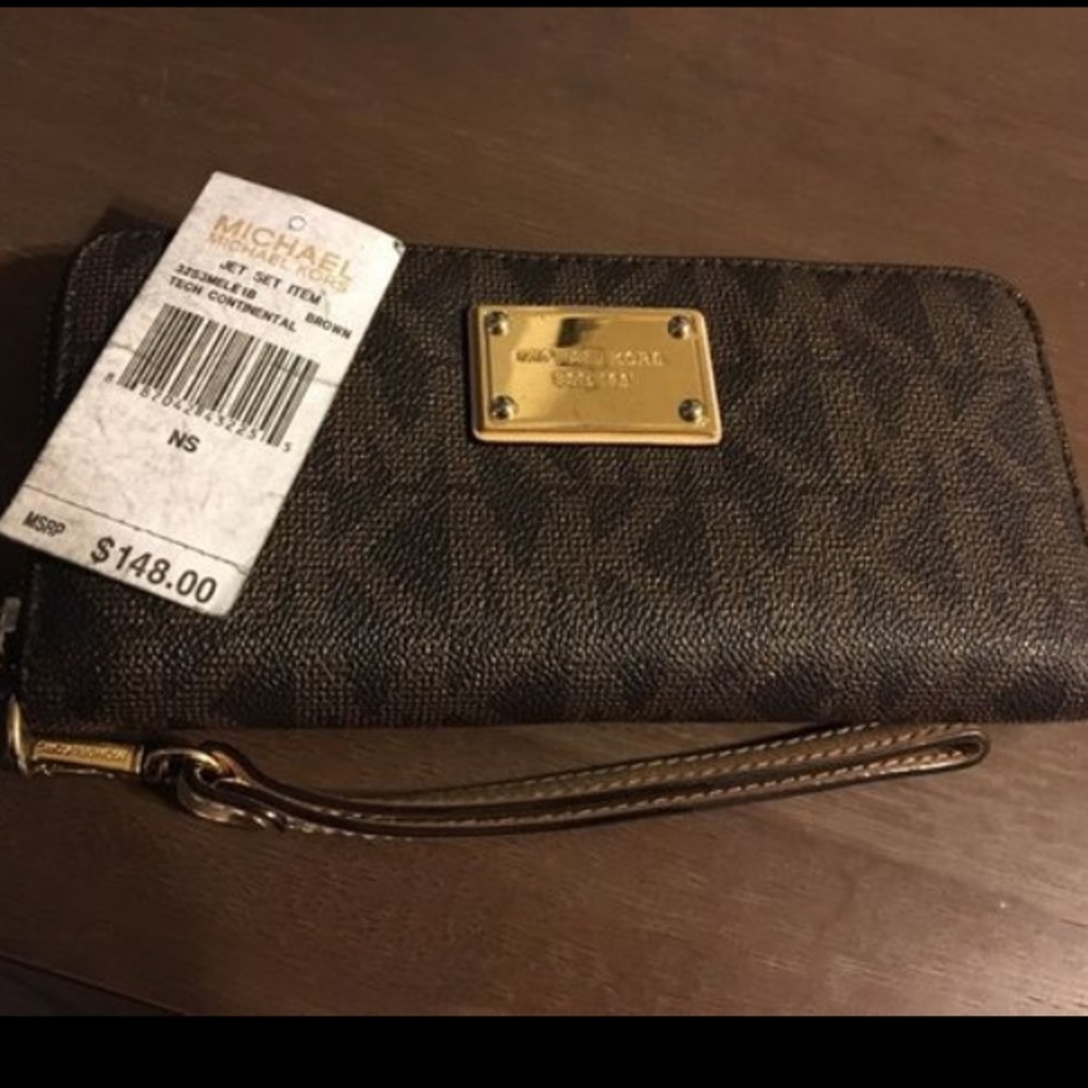 Michaels Kors Continental Wristlet Wallet