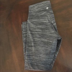 Lululemon High Rise Crops Luxtreme material