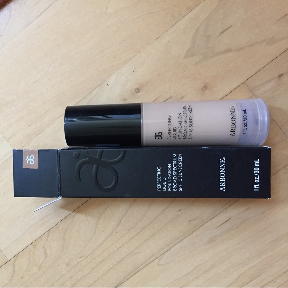Arbonne liquid foundation (BUFF)