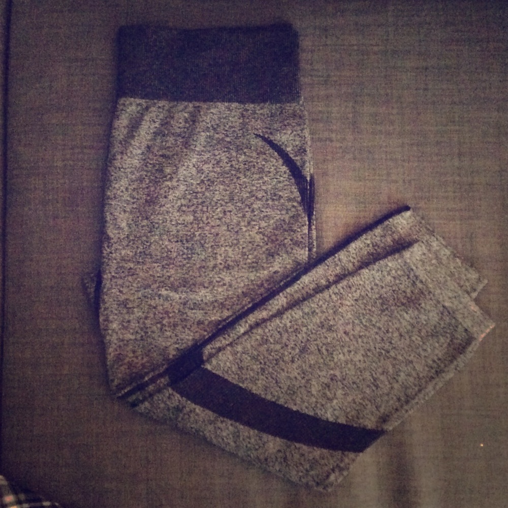 Fabletics crop leggings