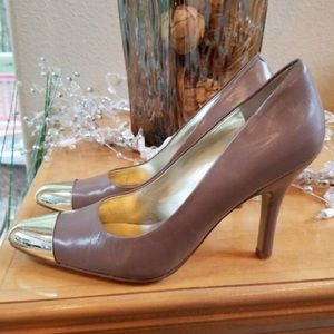 Nine West Taupe Heels with Good Toe Accent Sz 7