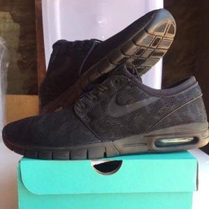 Meet your Posher, Emilio