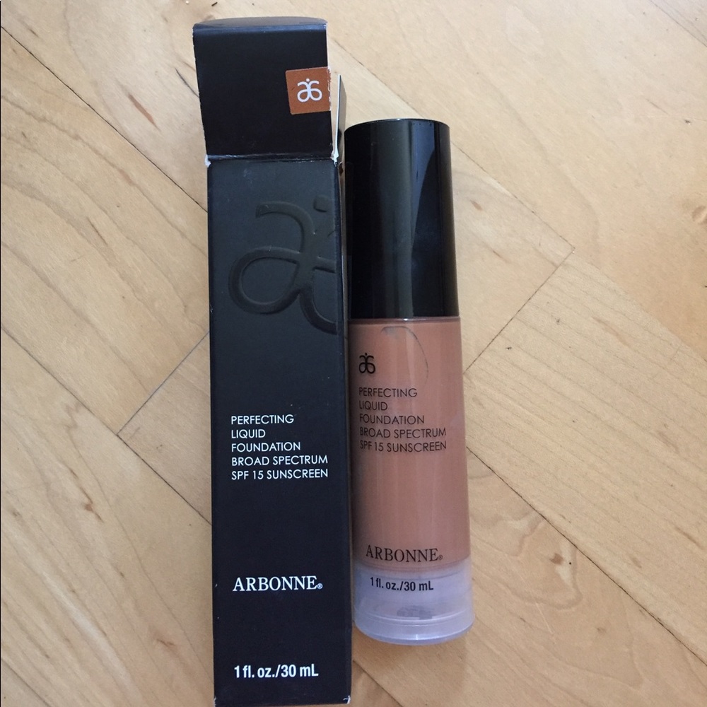 Arbonne liquid foundation (TOFFEE BRONZE)