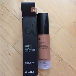 Arbonne liquid foundation (TOFFEE BRONZE)