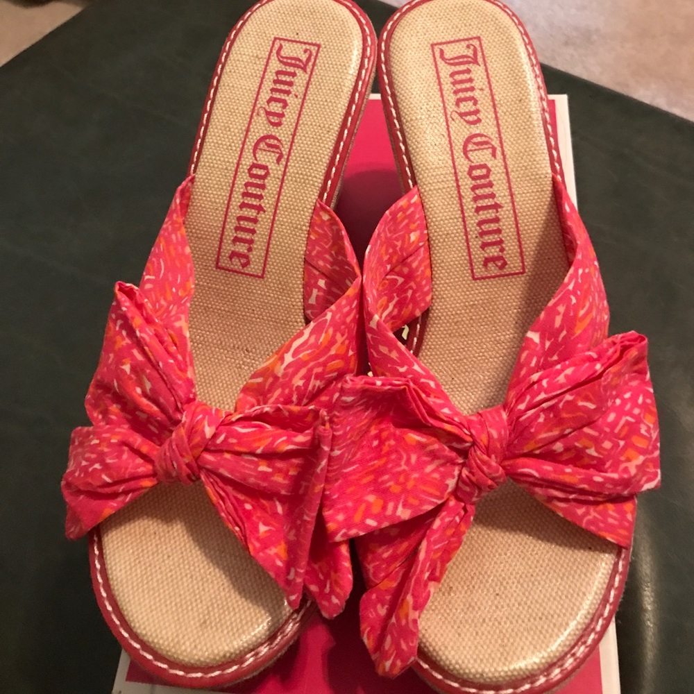 Juicy couture pink wedges