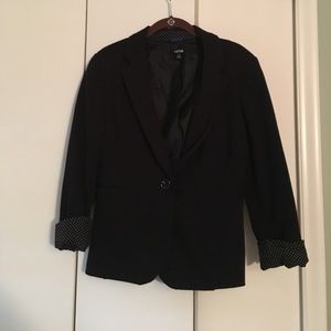 Black blazer with white polka dot lining on sleeve