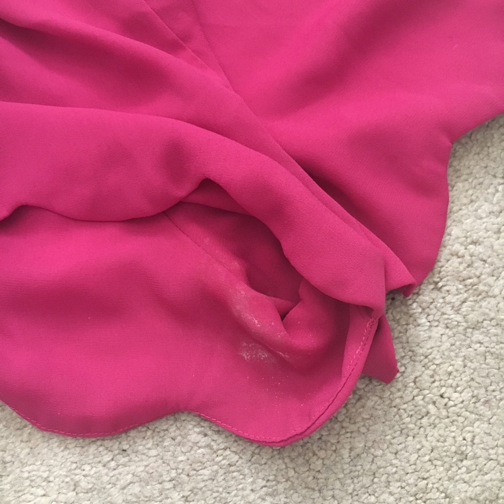 Hot pink scalloped chiffon shorts - Picture 3 of 5