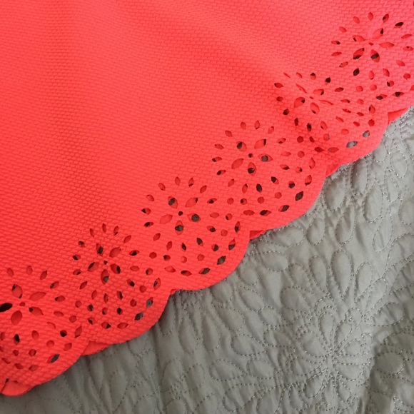 Coral colored beautiful dress - Picture 2 of 3