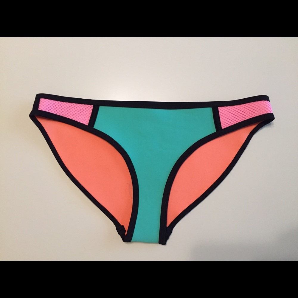 Triangl Poppy bottoms in Flamingo Fling