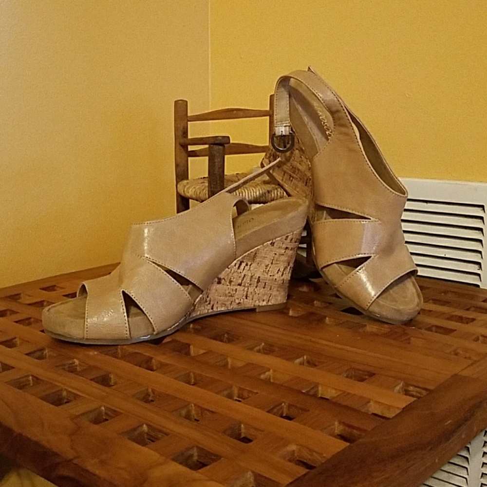 Wedge nude sandals