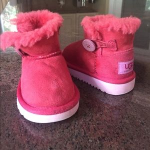 Uggs Australia Toddler size 6 PRICE REDUCTION✨