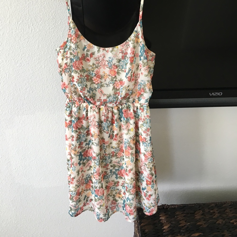 Vintage looking Flowered mini dress