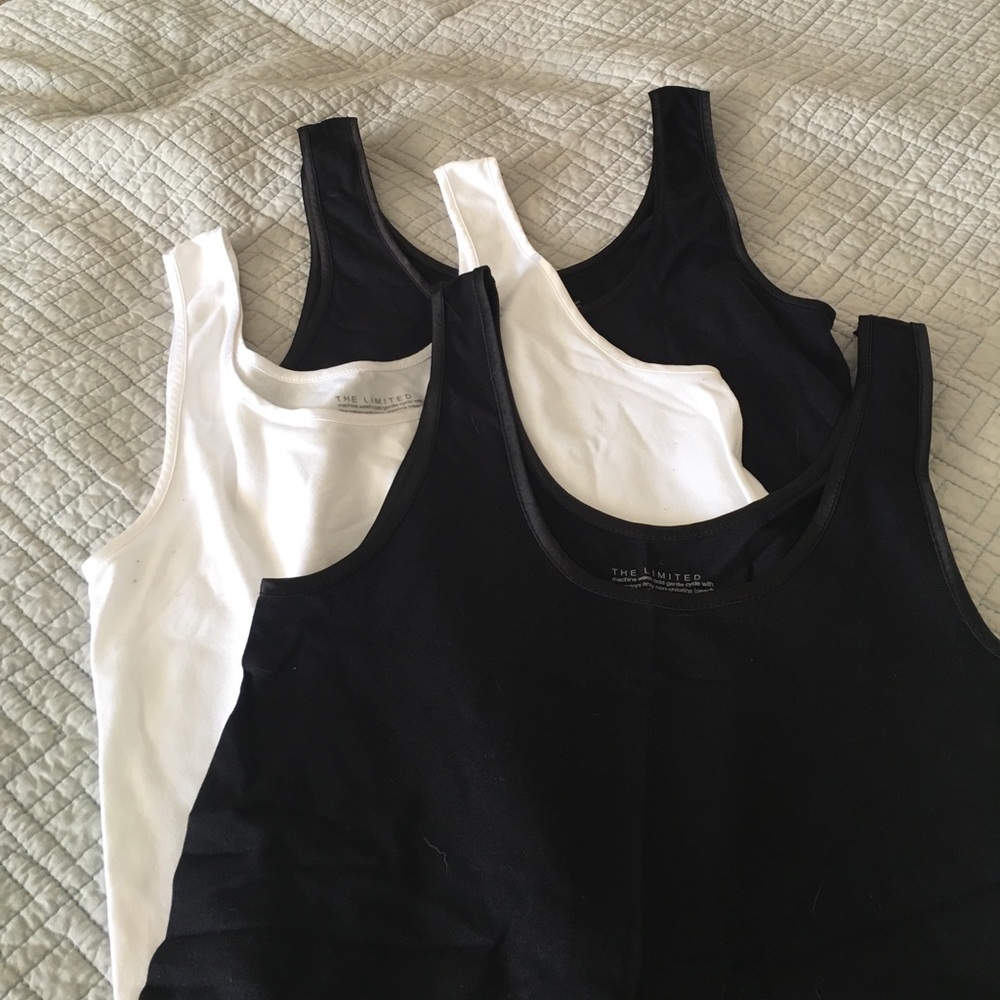 Bundle of 3 camisoles made of 92% nylon