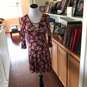 Short burgundy/cream dress