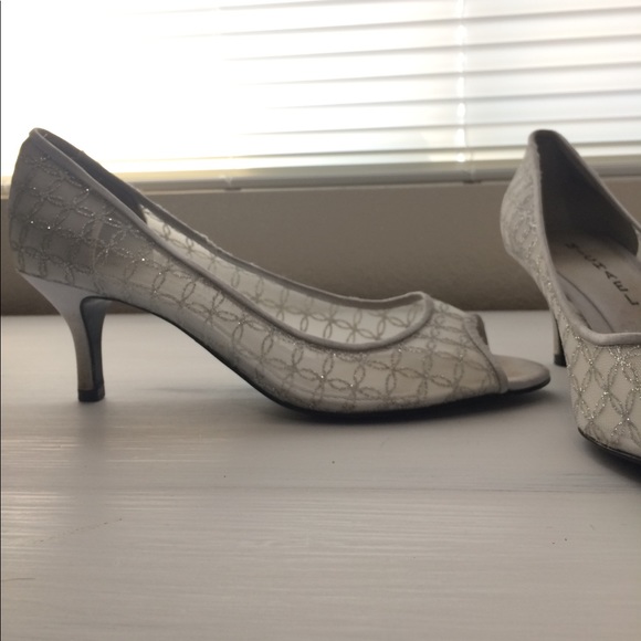 Silver heeled shoe - Picture 4 of 8