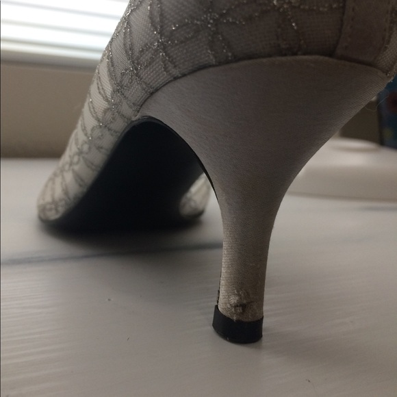 Silver heeled shoe - Picture 8 of 8