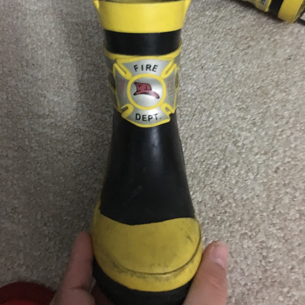 Kids rain boots. Fireman boots. UC.