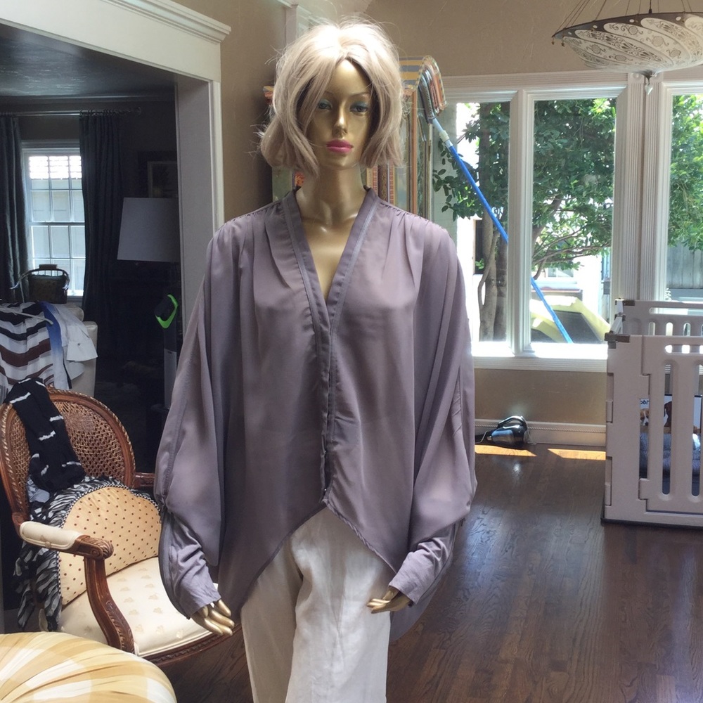 Beautiful grey high low top with zipper sleeves