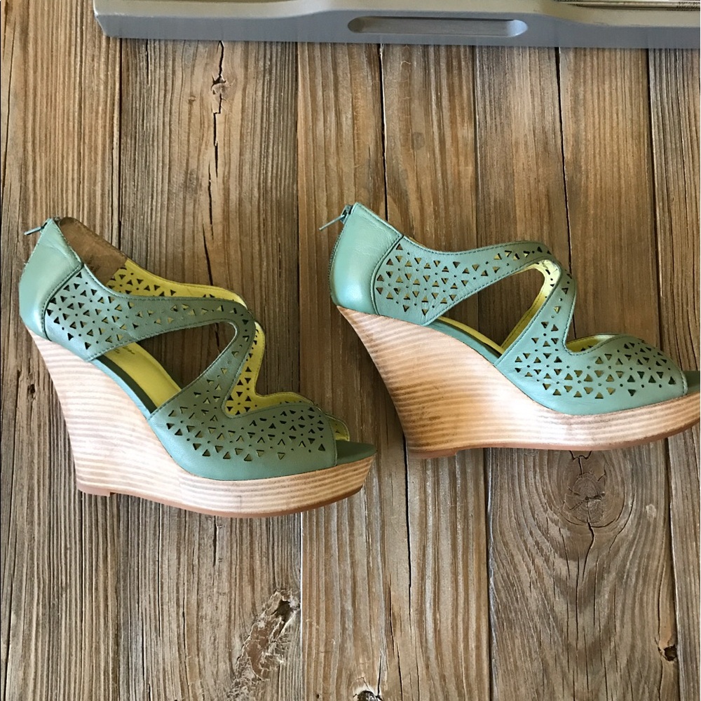 Seychelles Woman's Wedges