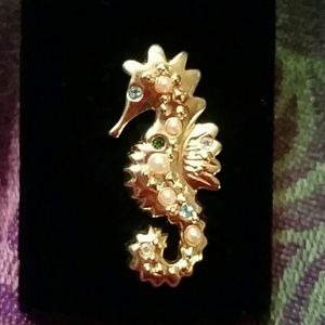 Vintage Avon Elegant Sealife Seahorse pin NWOT